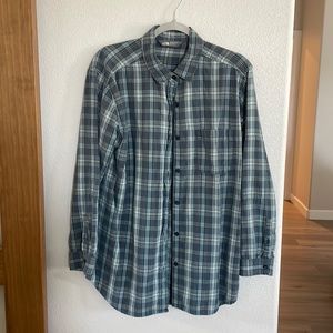 North Face size L women’s long sleeve plaid shirt